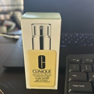 Clinique dramatically different moisturizing gel. NIB 4.2 oz